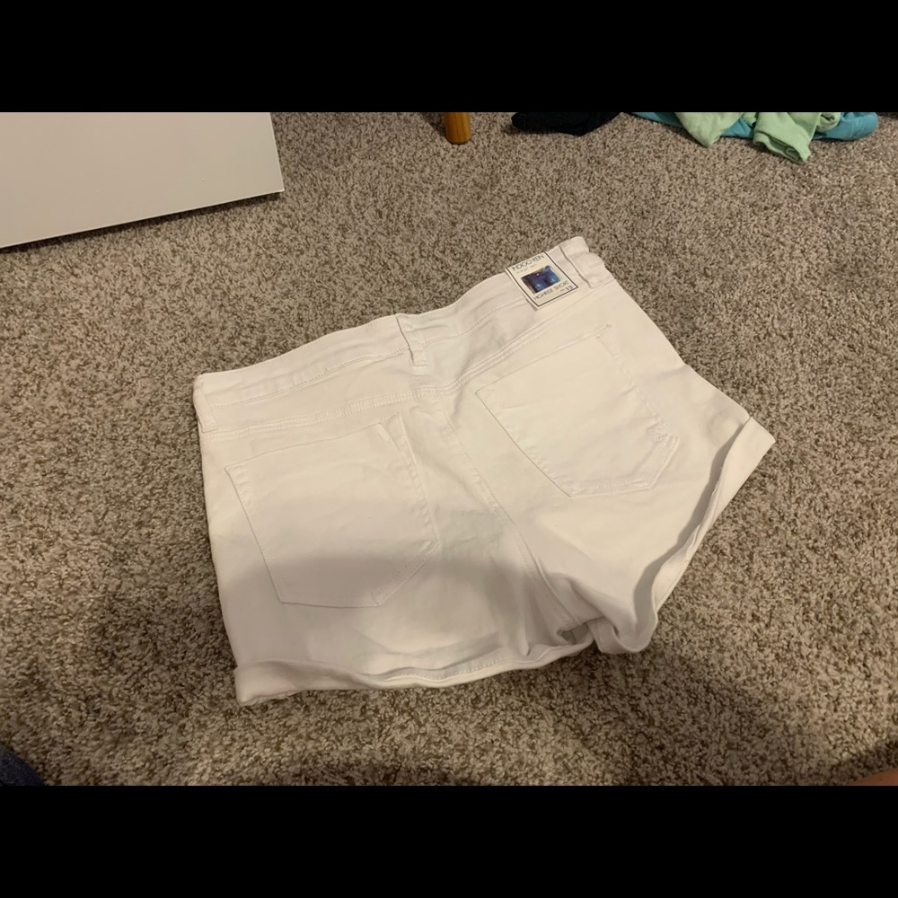 Shorts - Picture 2 of 3